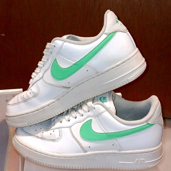 Wmns AF1 size 8 - Picture 2 of 4